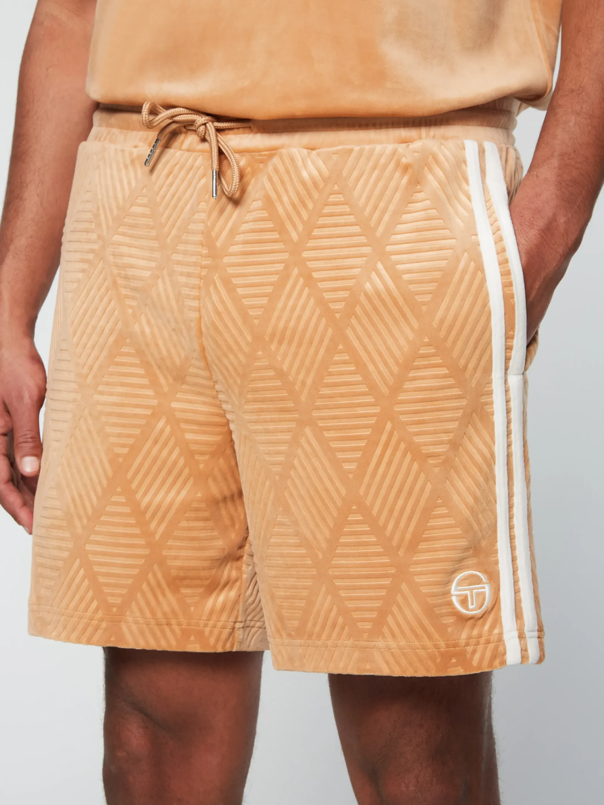 Sergio Tacchini Debossed Damarindo Velour Short- MEERKAT Hot